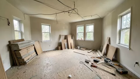 czy można mieszkać w domu przed odbiorem